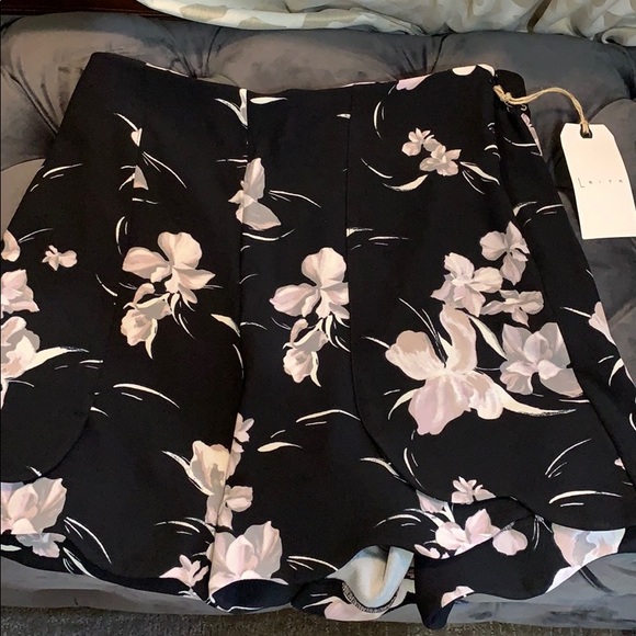 NWT Leith 🌸Black floral shorts - Picture 4 of 6